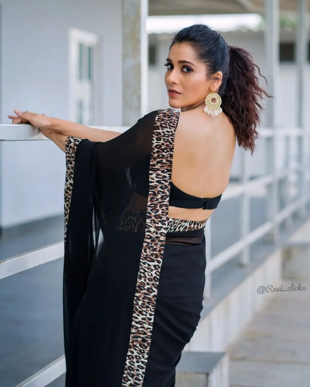 Rashmi Gautam In South Indian Traditional Black Saree Blouse